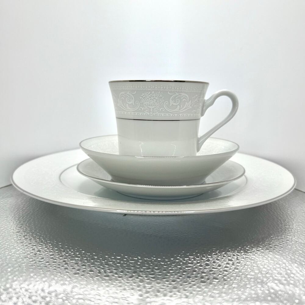 VTG NOS Salem 4 Piece Place Setting for One White/Silver Translucent China Japan